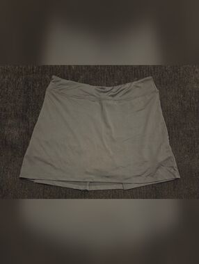 Women’s Gray Active Skort - Classic Performance. Size XL